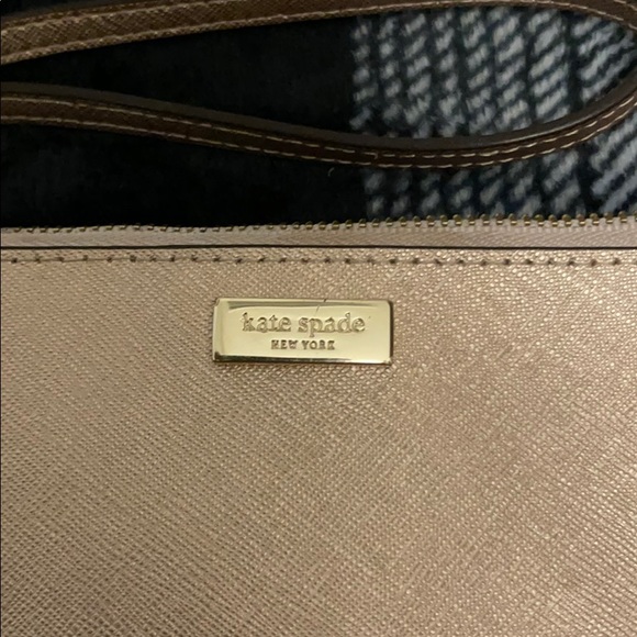 Preloved Kate Spade wristlet in rose gold - Picture 3 of 5